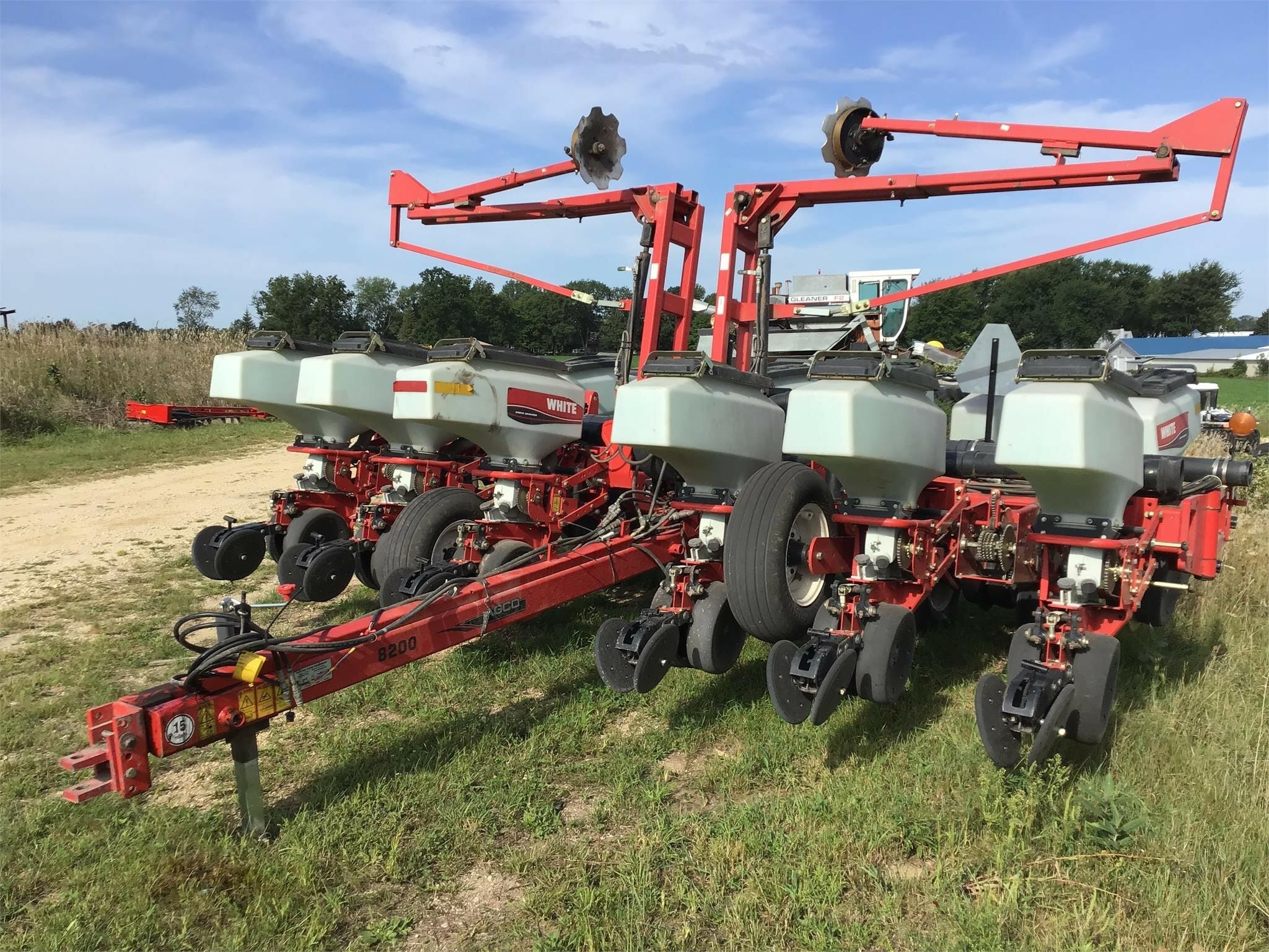 2009 White 8222 Equipment Image0