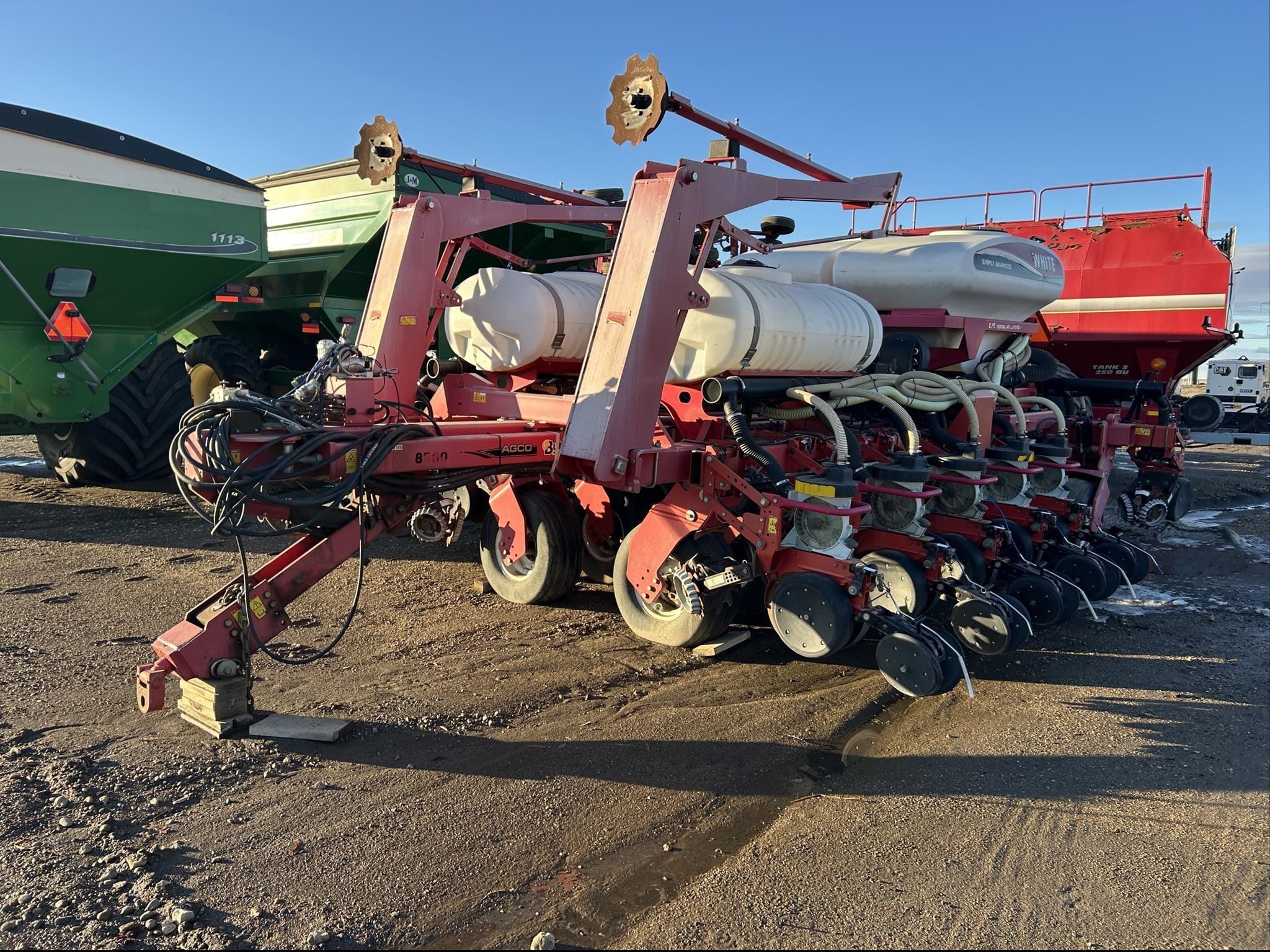 2009 White 8516 Equipment Image0