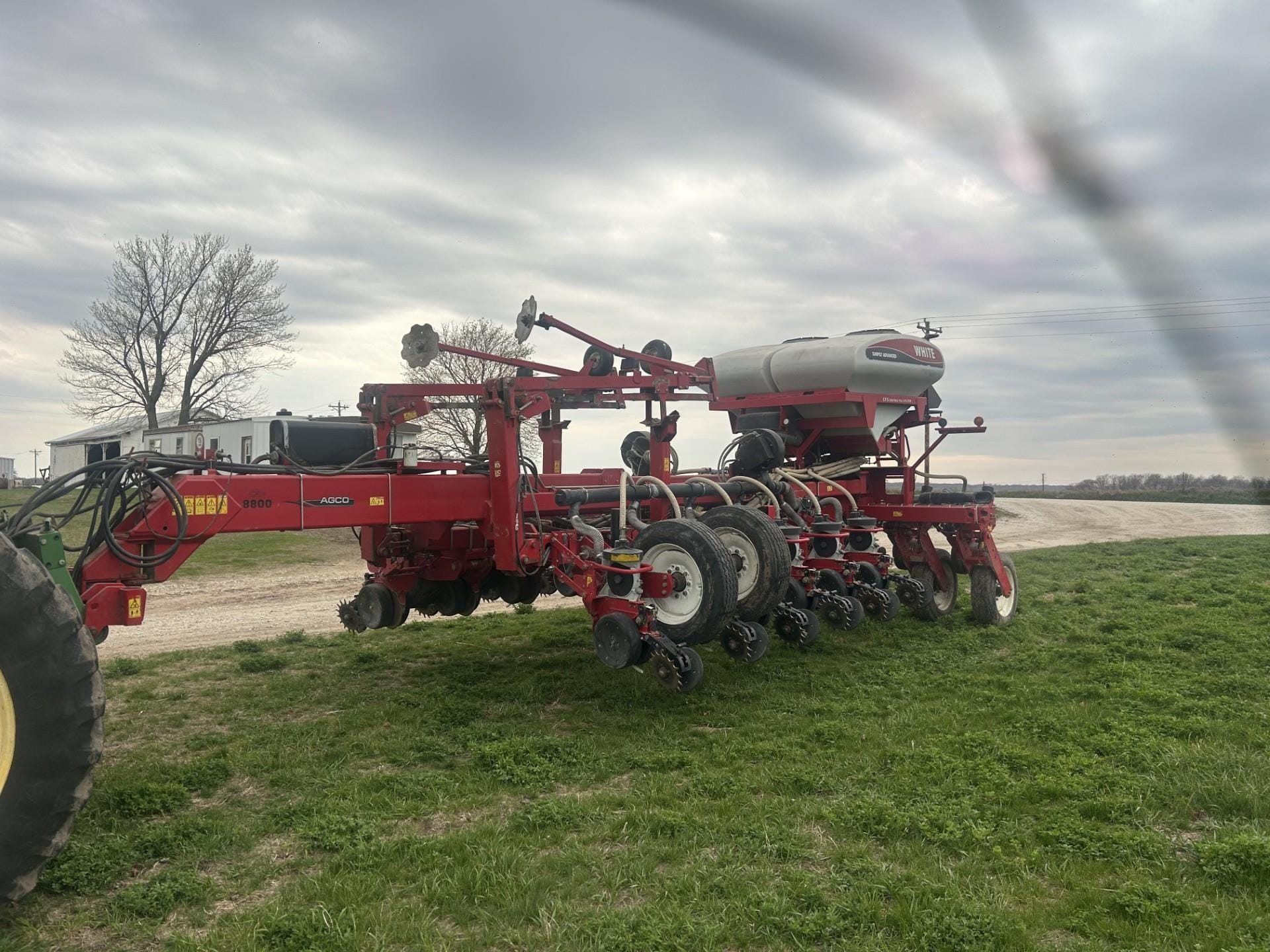 2009 White 8816 Equipment Image0