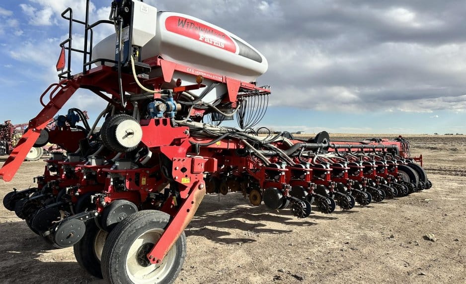 2009 White 8824 Equipment Image0