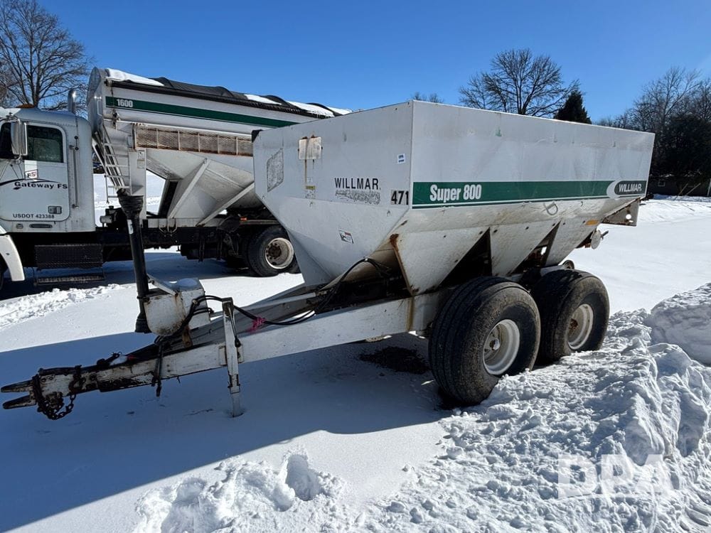 2009 Willmar Super 800 Equipment Image0