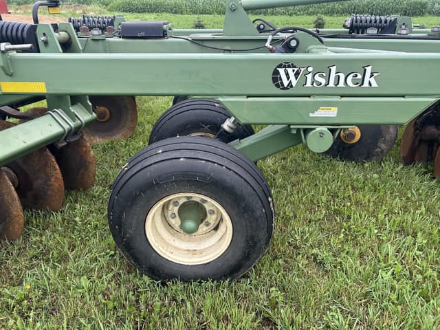 Image of Wishek 862N equipment image 2