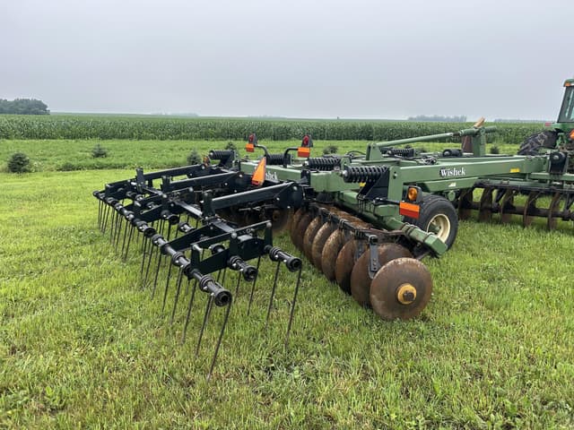 Image of Wishek 862N equipment image 4