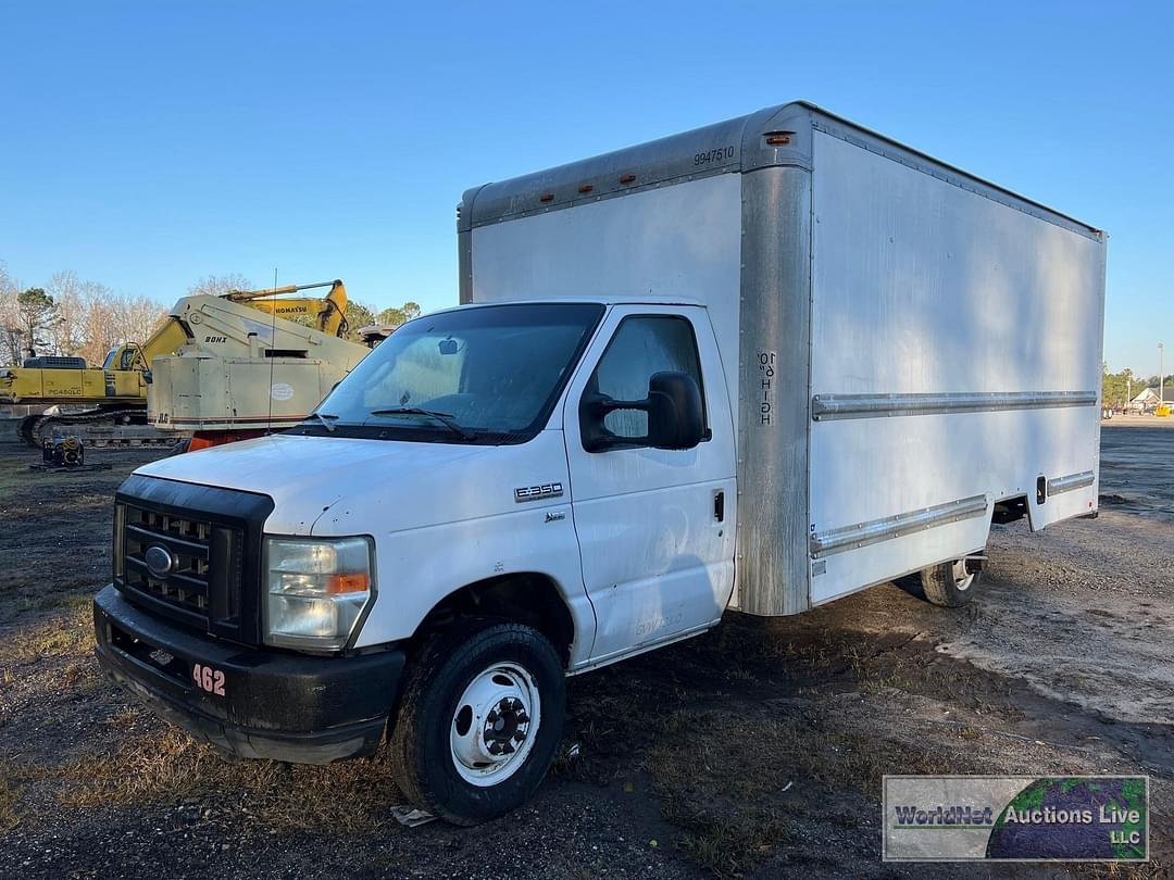 Image of Ford E-350 Primary image