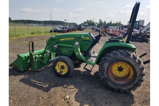 Image of John Deere 3038E equipment image 1