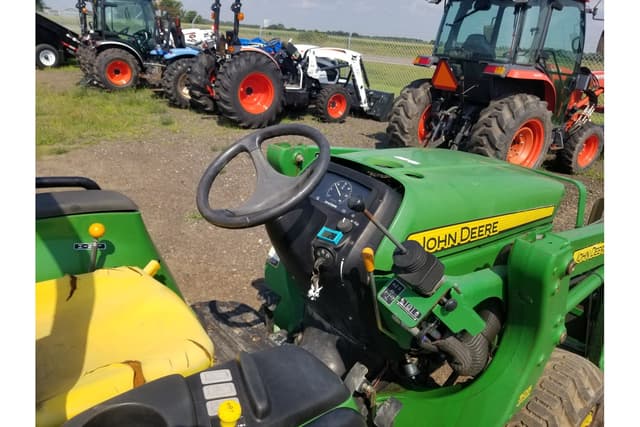 Image of John Deere 3038E equipment image 3