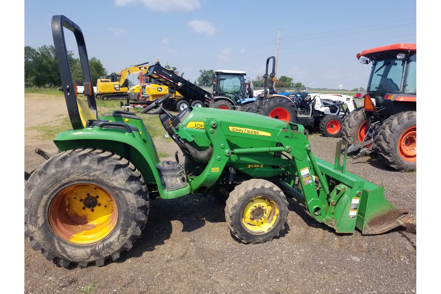 2010 John Deere 3038E Equipment Image0