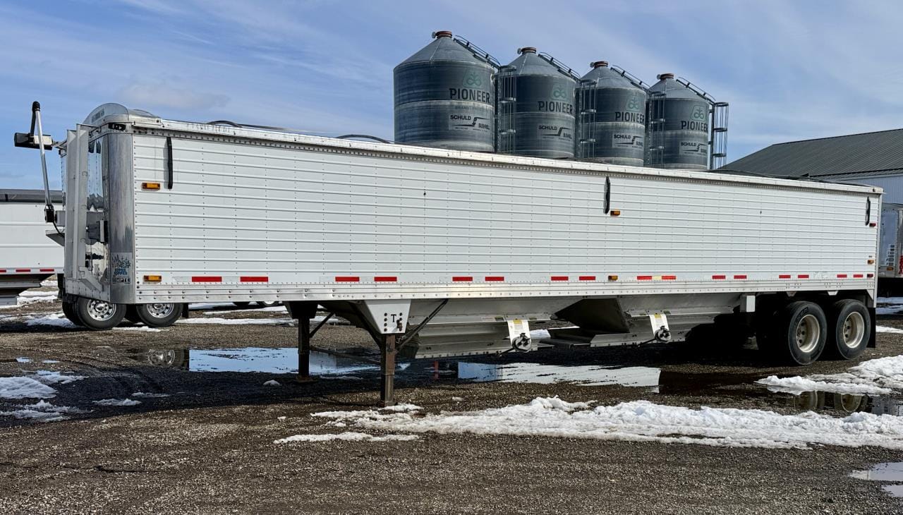 2010 Timpte Super Hopper Equipment Image0