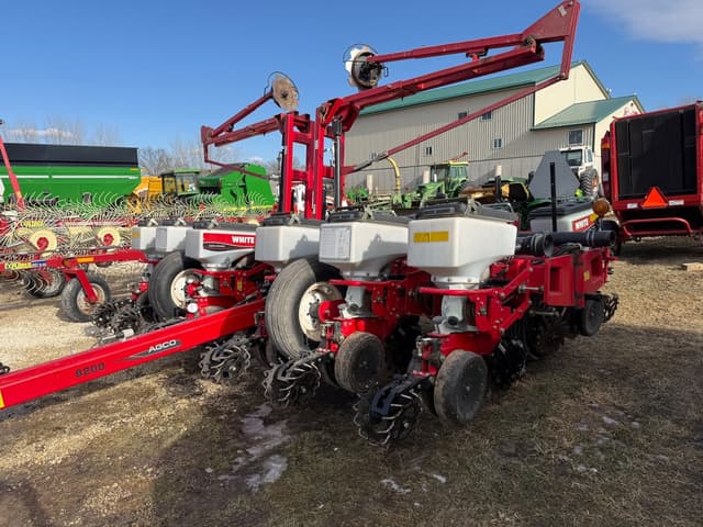 Image of AGCO 8200 equipment image 3