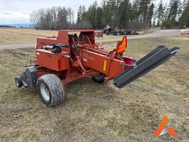 Image of AGCO Hesston 7115 equipment image 2