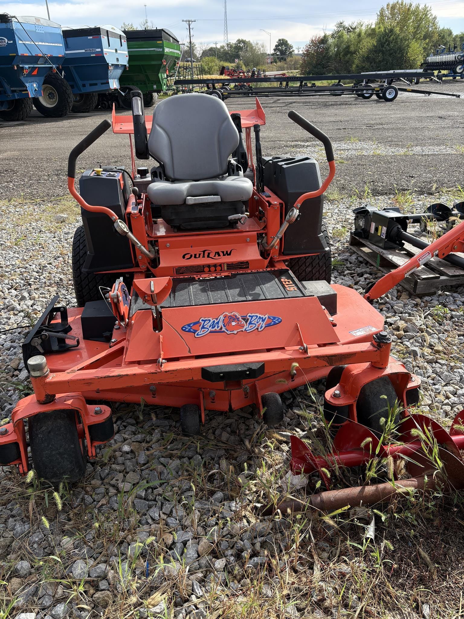 2010 Bad Boy Outlaw Equipment Image0