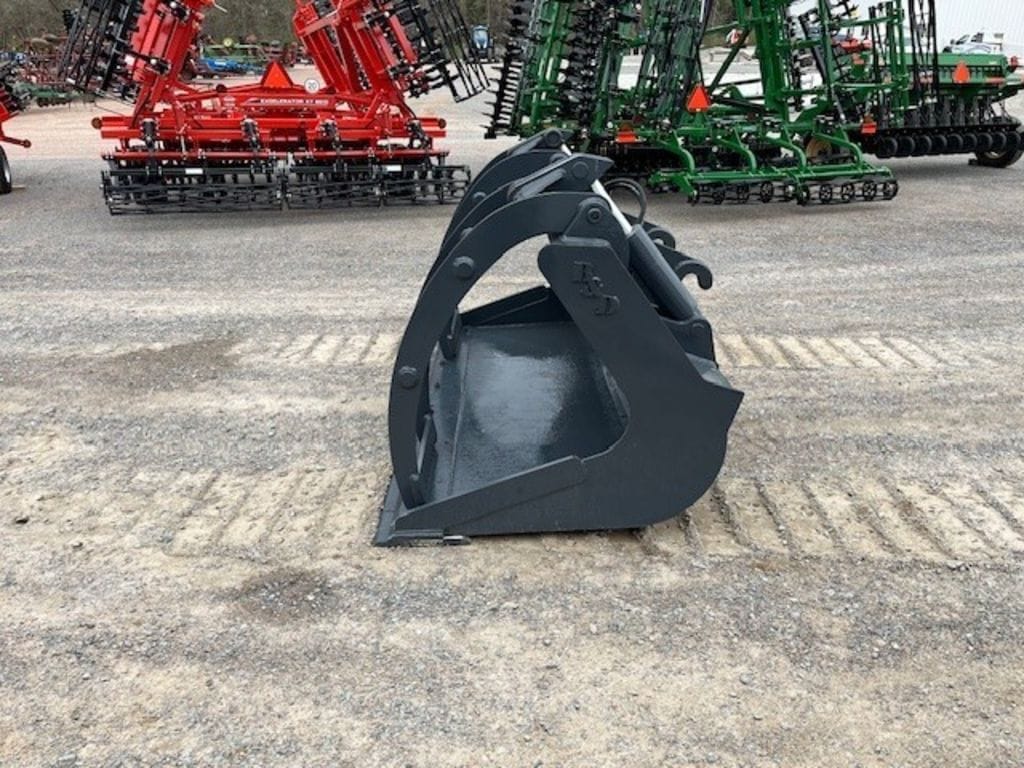 2010 B&D Loader Grapple Bucket Equipment Image0