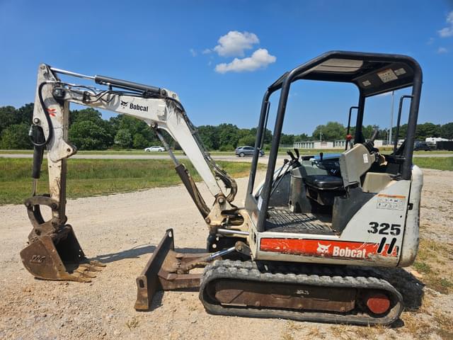Image of Bobcat 325 equipment image 4