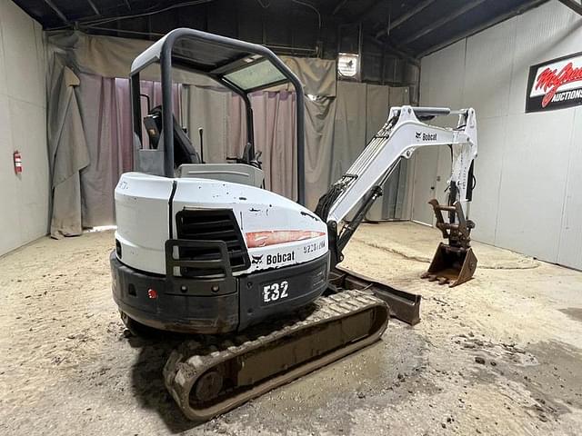 Image of Bobcat E32 equipment image 4