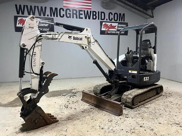 Image of Bobcat E32 equipment image 1