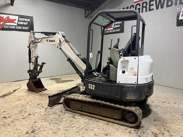 Image of Bobcat E32 equipment image 2