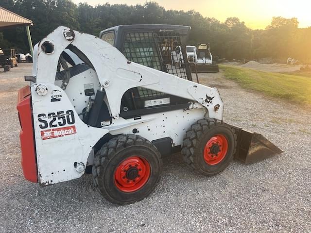 Image of Bobcat S250 equipment image 2