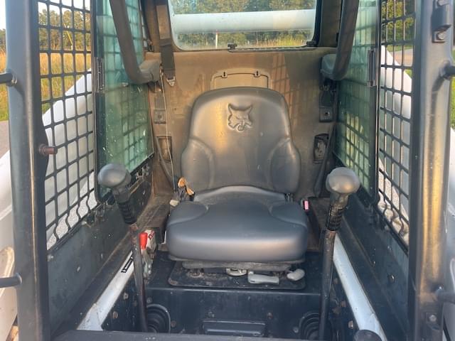 Image of Bobcat S250 equipment image 4