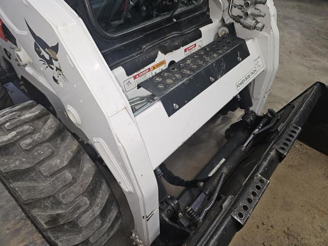 Image of Bobcat S205 equipment image 2