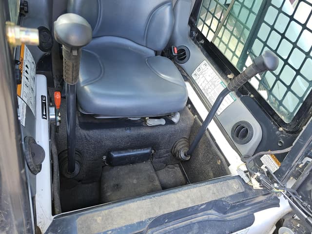 Image of Bobcat S205 equipment image 4