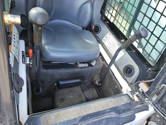 Image of Bobcat S205 equipment image 4