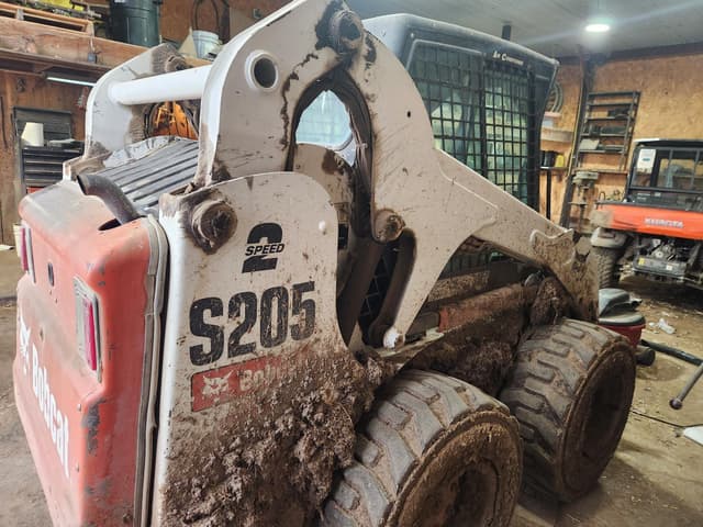 Image of Bobcat S205 equipment image 4