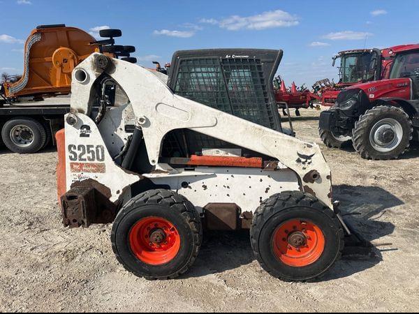 Image of Bobcat S250 equipment image 2