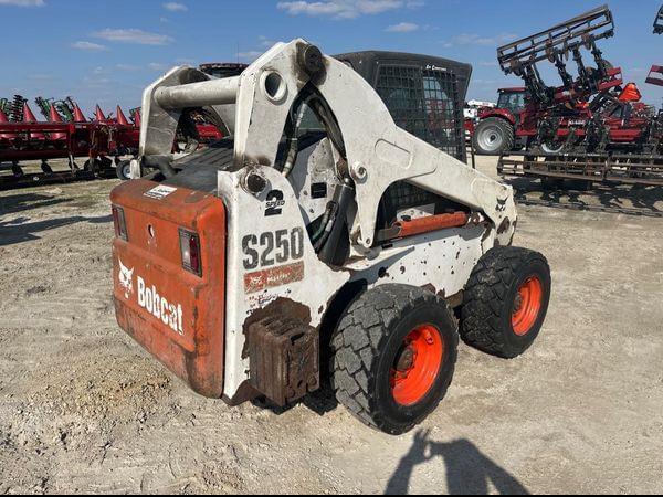 Image of Bobcat S250 equipment image 3