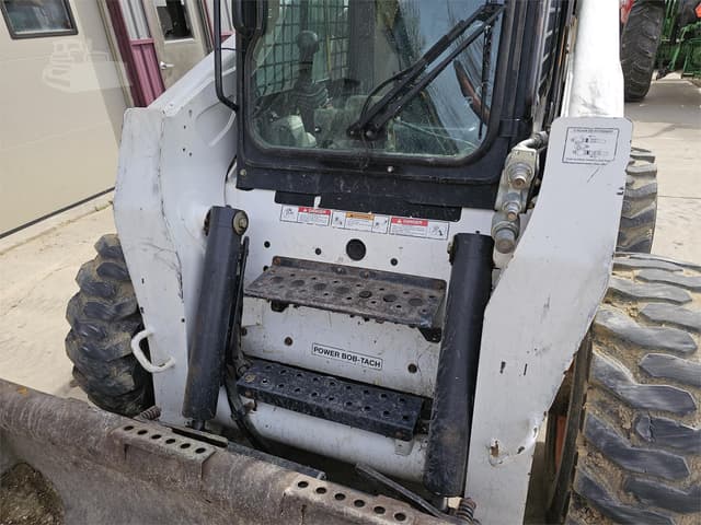 Image of Bobcat S300 equipment image 3