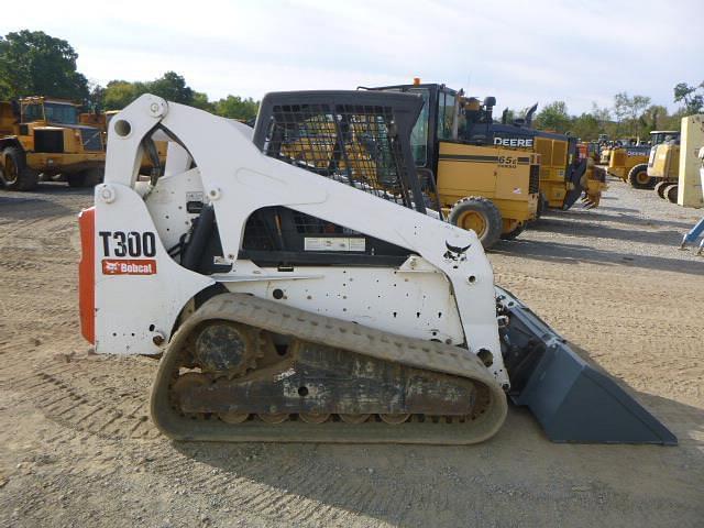 Image of Bobcat T300 equipment image 2