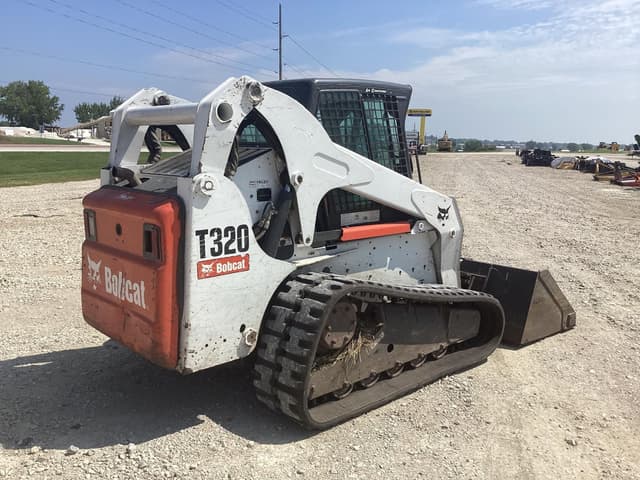 Image of Bobcat T320 equipment image 4