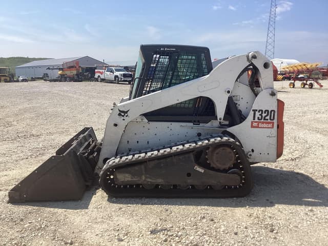 Image of Bobcat T320 equipment image 1