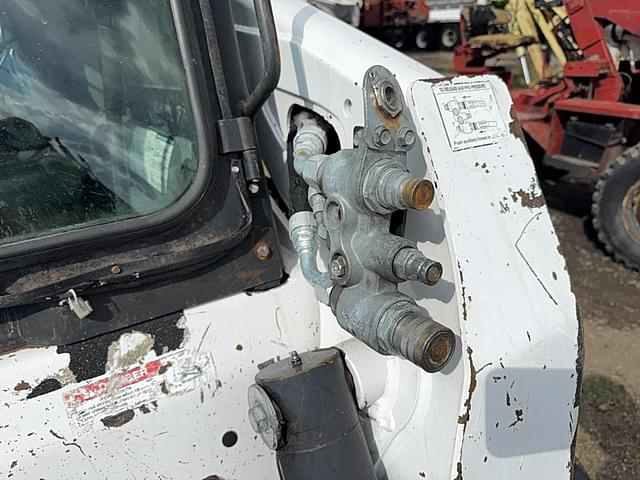 Image of Bobcat T320 equipment image 4