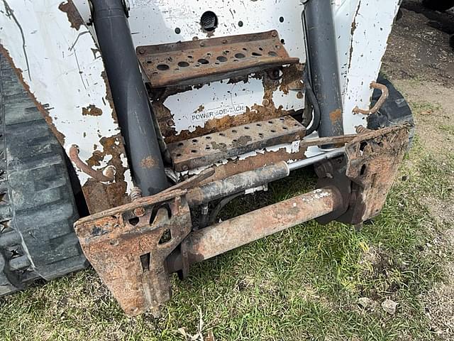 Image of Bobcat T320 equipment image 3