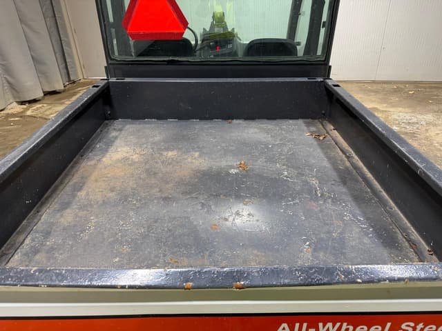 Image of Bobcat Toolcat 5600 equipment image 4
