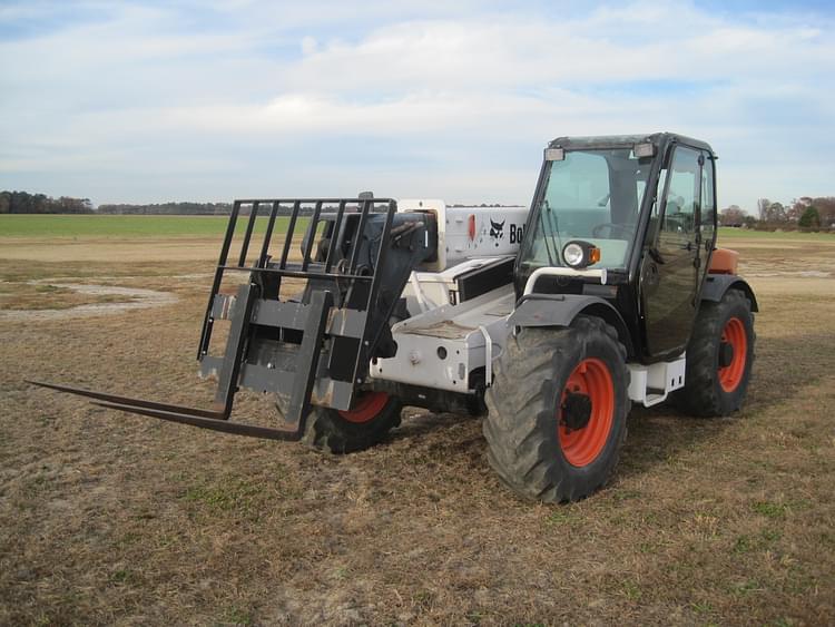 2010 Bobcat V723 Equipment Image0