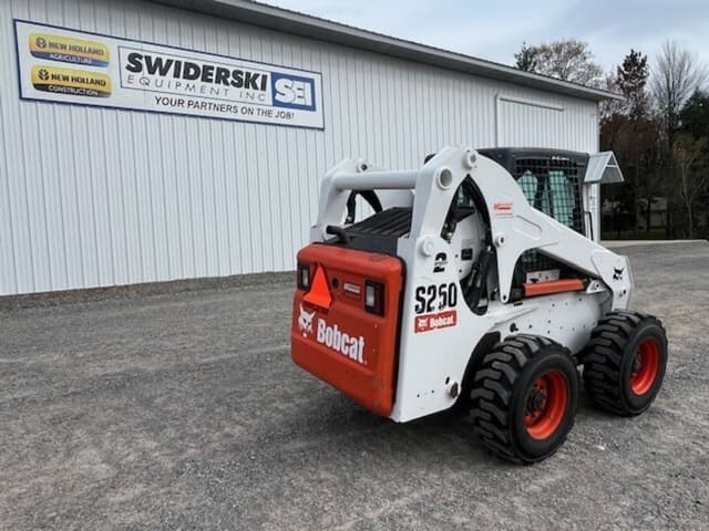 Image of Bobcat S250 equipment image 2