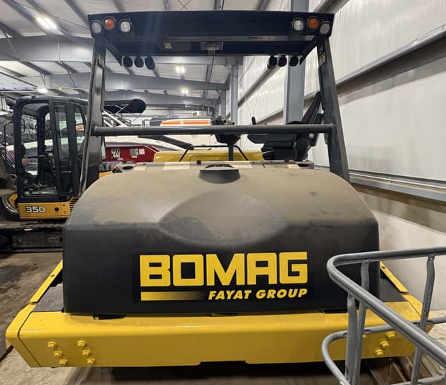 Image of Bomag BW278AD equipment image 4