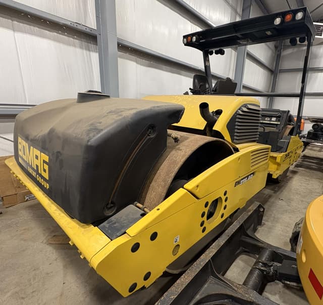 Image of Bomag BW278AD equipment image 2