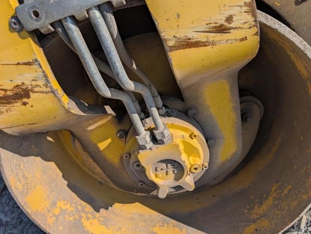 Image of Bomag BW120AD-4 equipment image 4