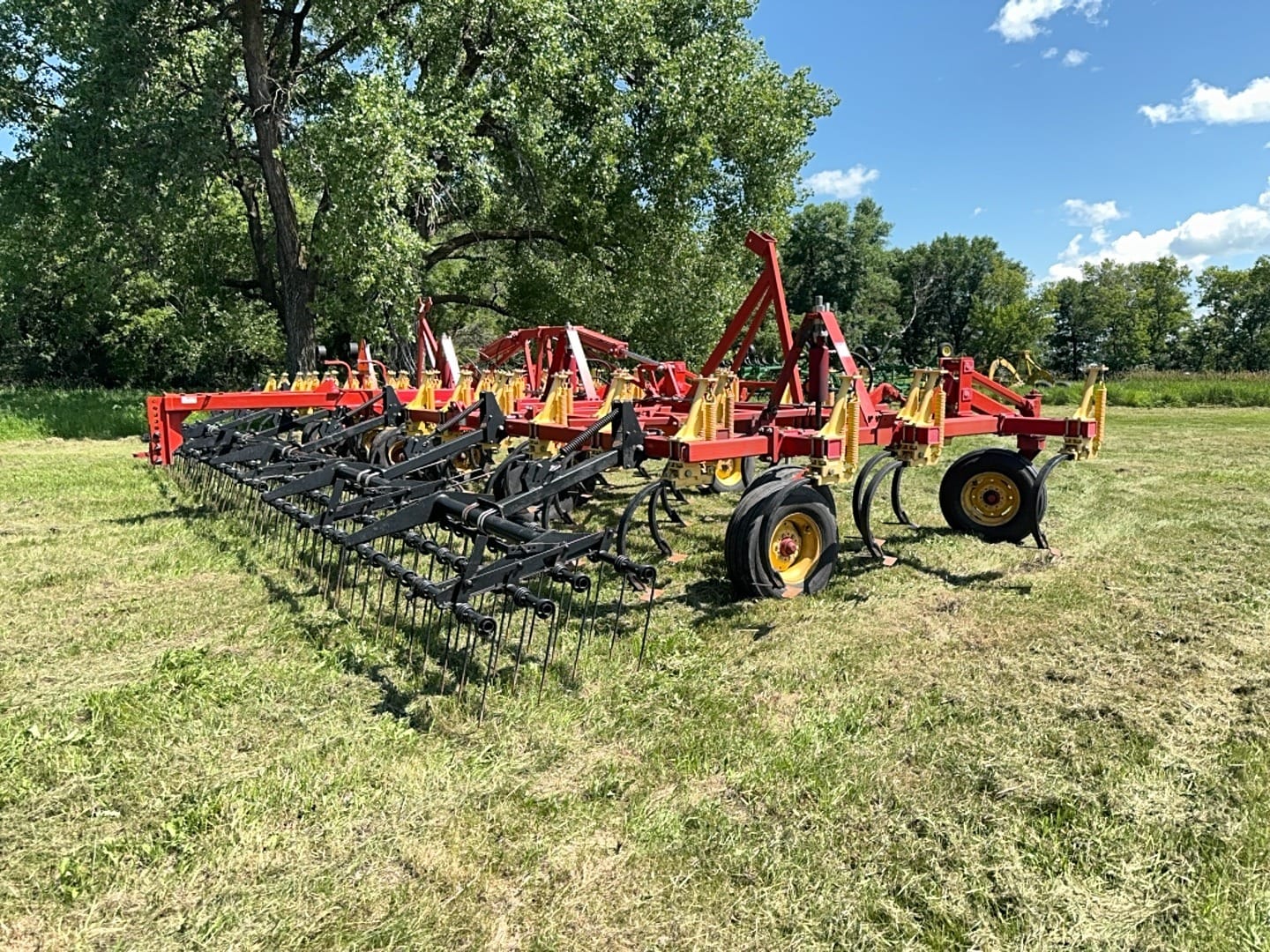 2010 Bourgault 8810 Equipment Image0