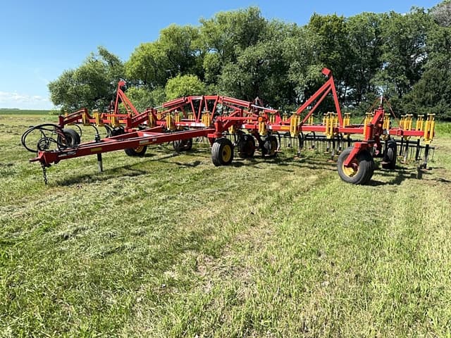 Image of Bourgault 8810 equipment image 2