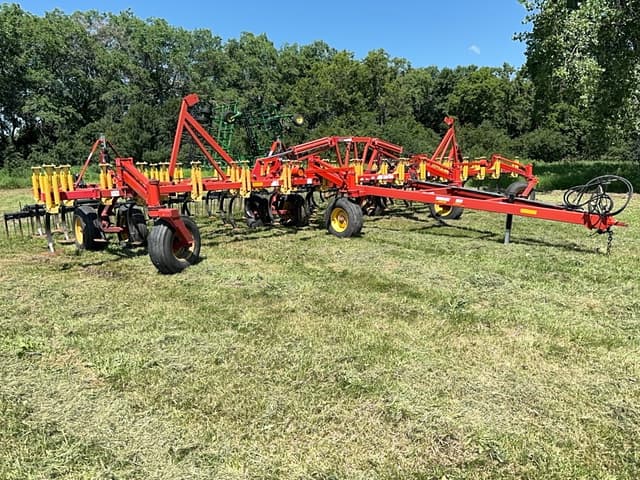 Image of Bourgault 8810 equipment image 3
