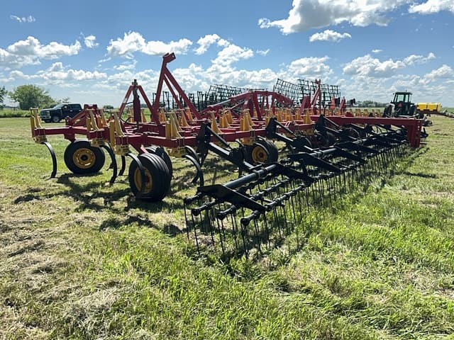 Image of Bourgault 8810 equipment image 4