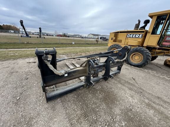 2010 Brandt Hydraulic Clamp Pipe Forks Equipment Image0