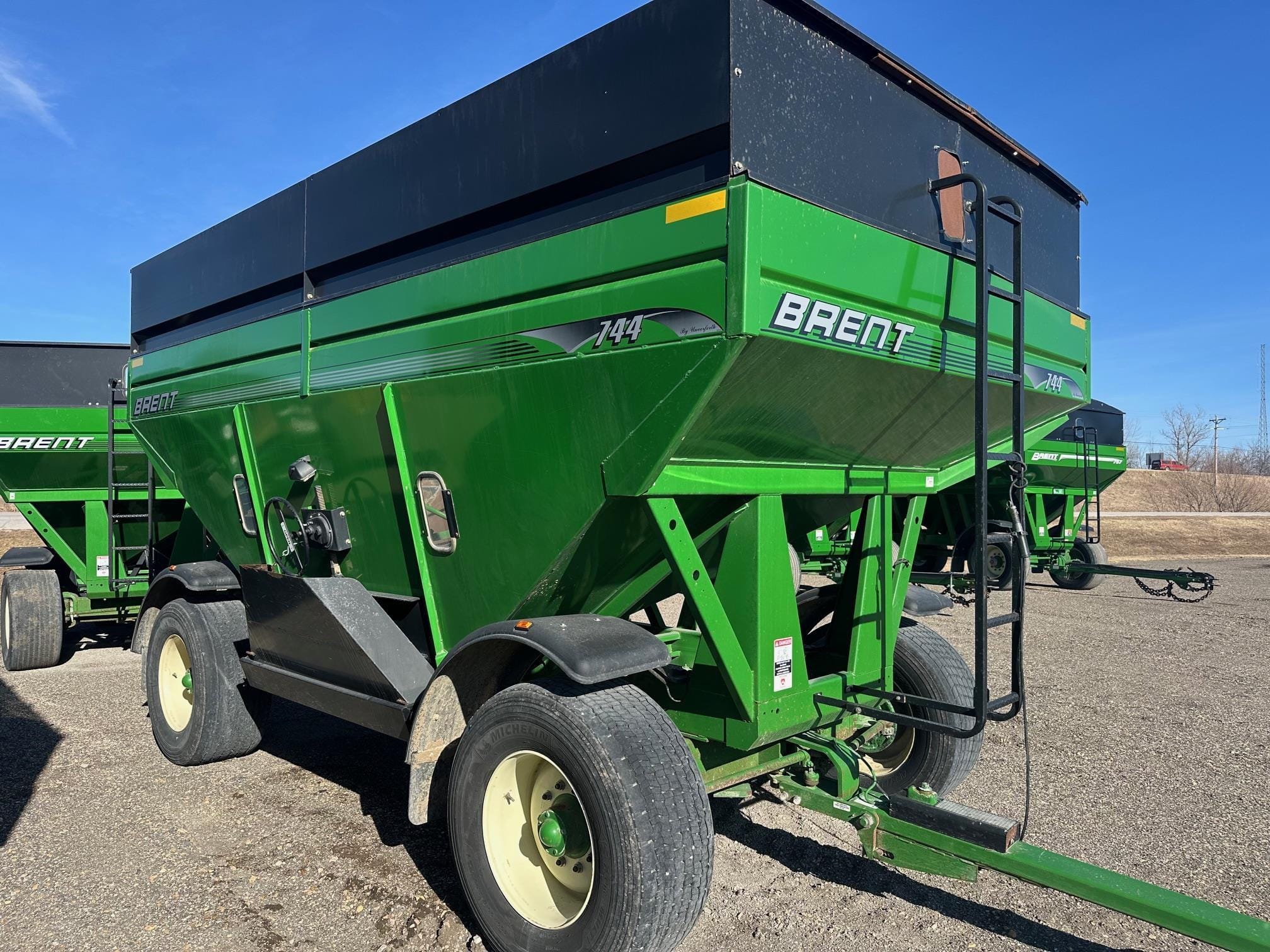 2010 Brent 744 Equipment Image0