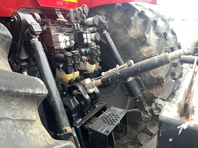 Image of Case IH Magnum 180 equipment image 4