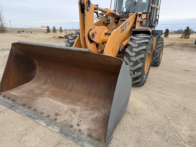 Image of Case 721E equipment image 2