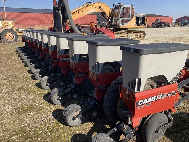 Image of Case IH 1230 equipment image 1