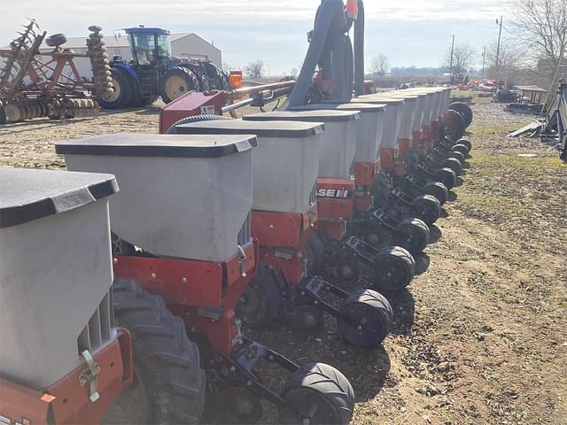 Image of Case IH 1230 equipment image 3